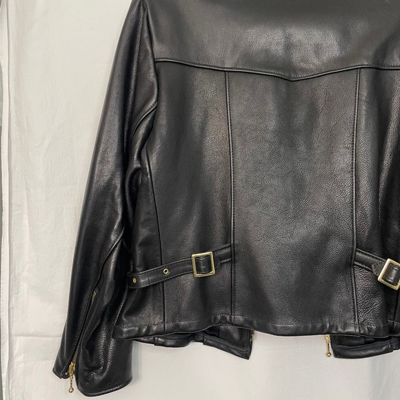 Women's Classic Black Leather Jacket - Picture 5 of 9